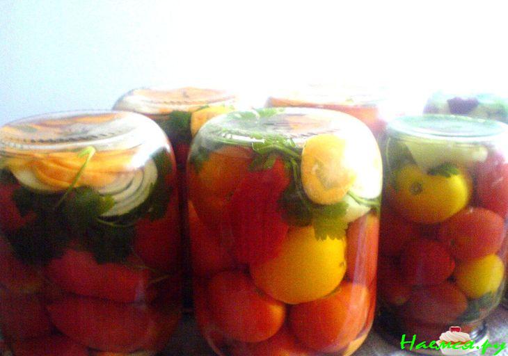 Помидоры консервированные с морковкой и перцем