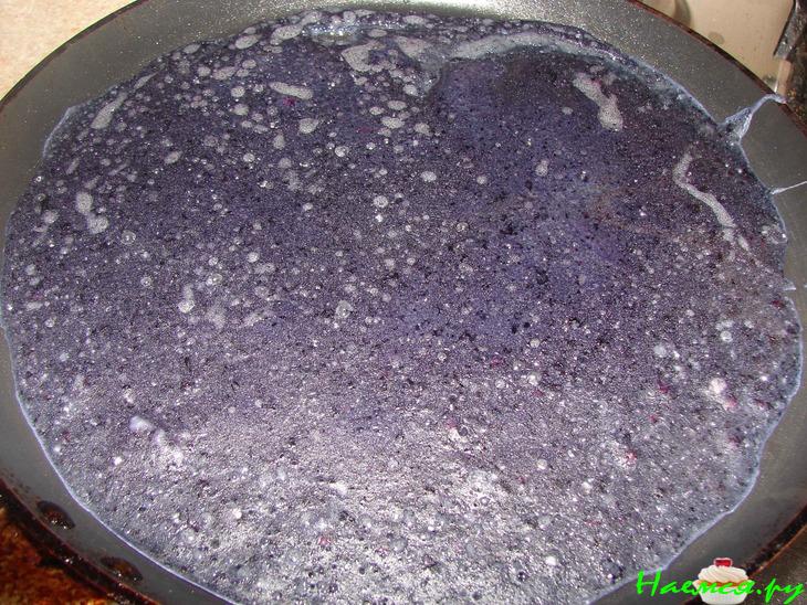 Тоненькие черничные блины с корицей Тоненькие черничные блины с корицей