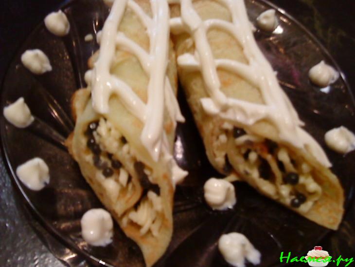 Блинчики с икрой и сыром