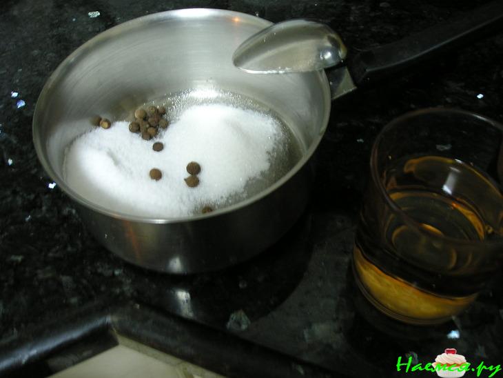 Огурцы маринованные с чесночком