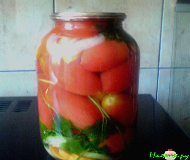 Помидоры консервированные с морковкой и перцем