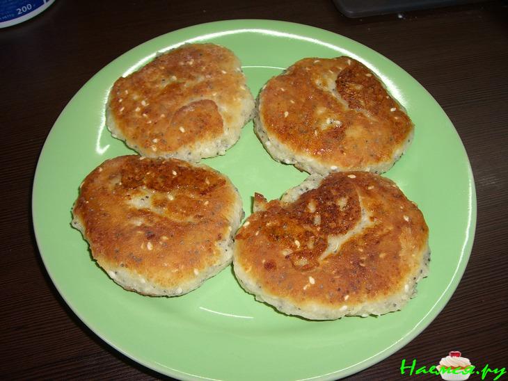 Сырники с кунжутом и маком
