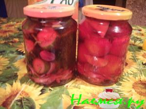 Помидоры и огурцы в розовом рассоле