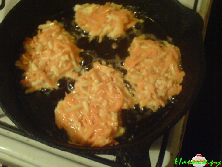 Морковно-сырные оладьи