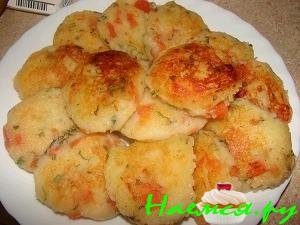 Картофельные лепёшки с помидорами и зеленым луком Картофельные лепёшки с помидорами и зеленым луком