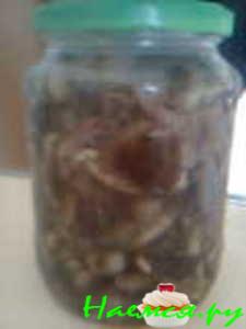 Маринованные грибы со смородиновым листом