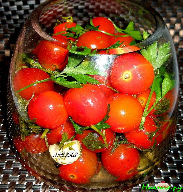 Маринованные помидоры черри с пряностями Маринованные помидоры черри с пряностями