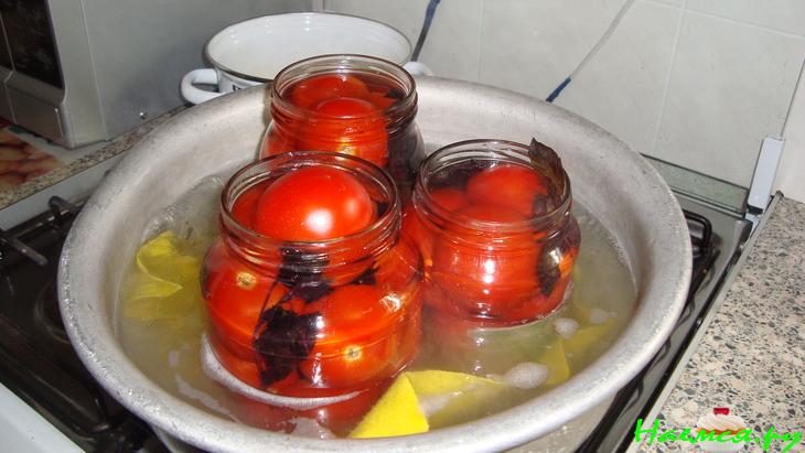 Томаты с базеликом