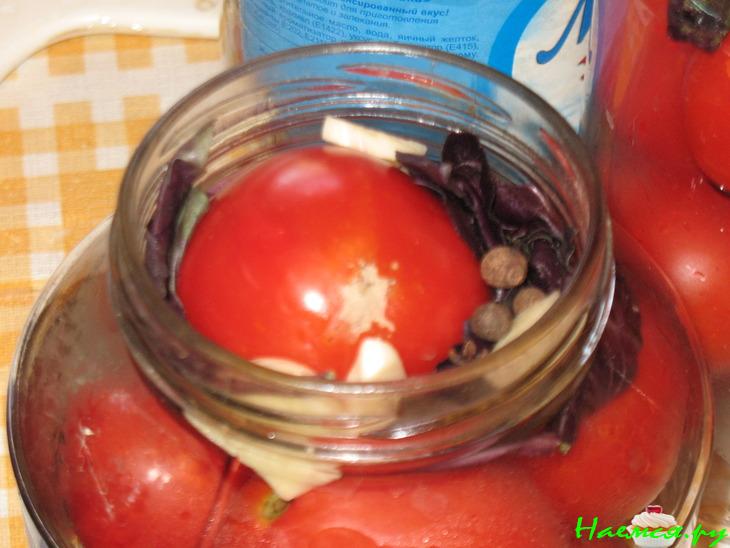 Помидоры с базиликом