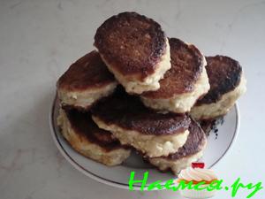 Овсяные сырники с фруктами Овсяные сырники с фруктами