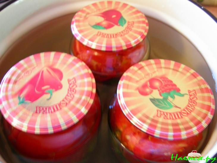 Консервированный салат из помидоров и огурцов