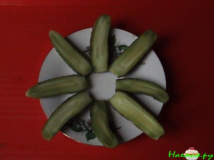 Малосольные огурчики с хреном