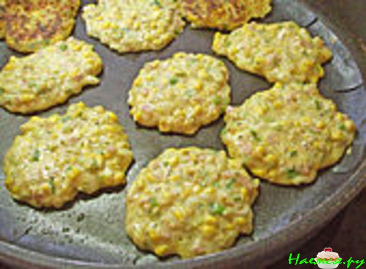 Оладьи из кукурузы и овощей на завтрак Оладьи из кукурузы и овощей на завтрак