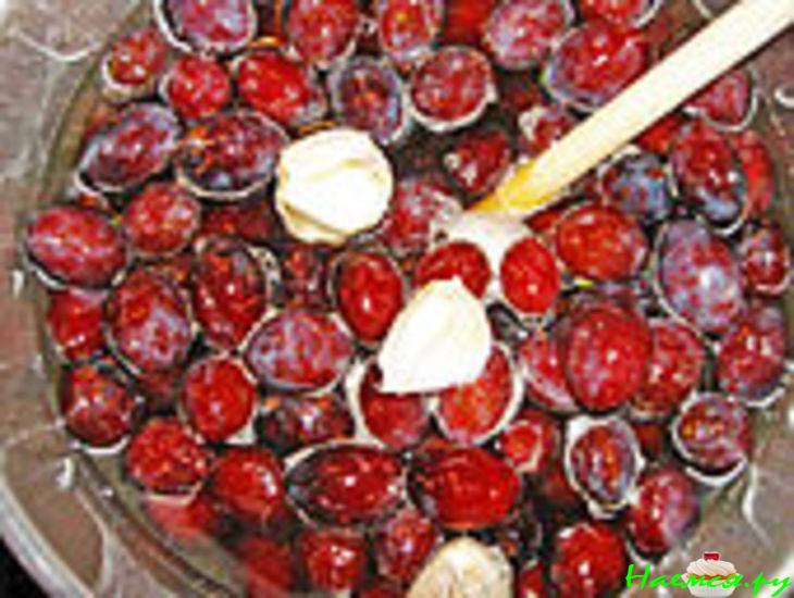 Маринованный, прянный чернослив