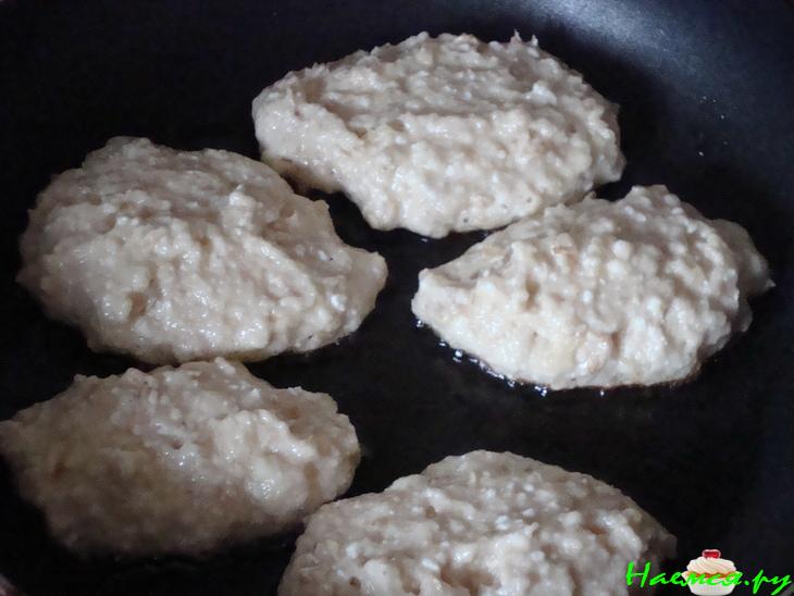 Овсяные сырники с фруктами Овсяные сырники с фруктами