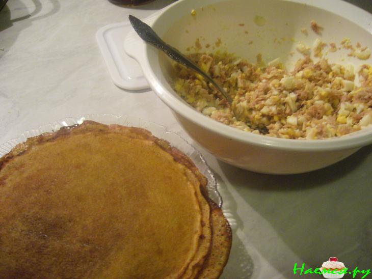 Блинчики с начинкой из тунца и яйца