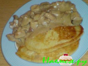 Картофельные оладьи на дрожжевом тесте с пикантной подливкой