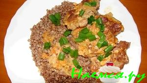 Мясные оладьи с соусом