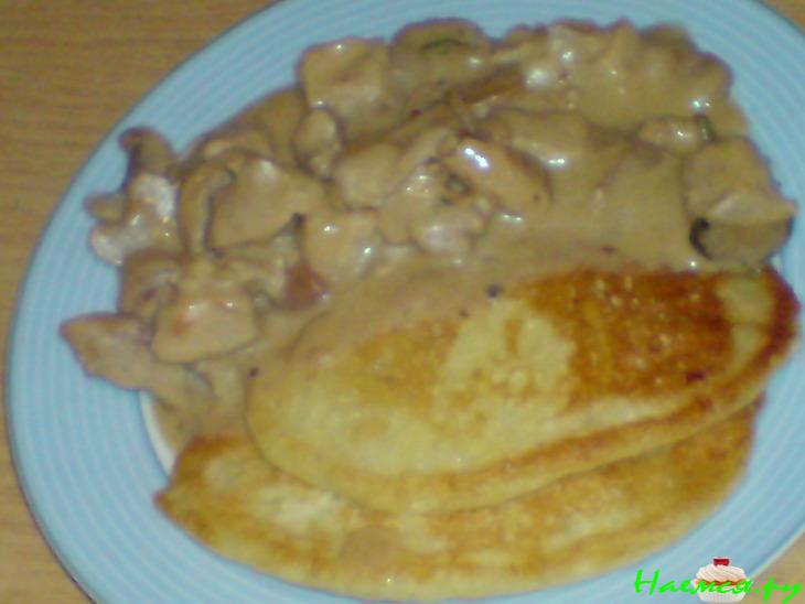 Картофельные оладьи на дрожжевом тесте с пикантной подливкой Картофельные оладьи на дрожжевом тесте с пикантной подливкой