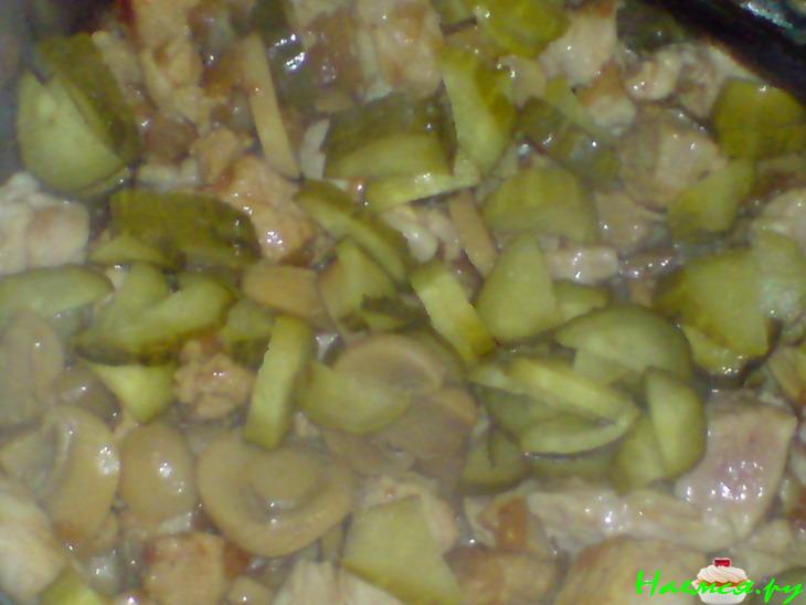 Картофельные оладьи на дрожжевом тесте с пикантной подливкой Картофельные оладьи на дрожжевом тесте с пикантной подливкой