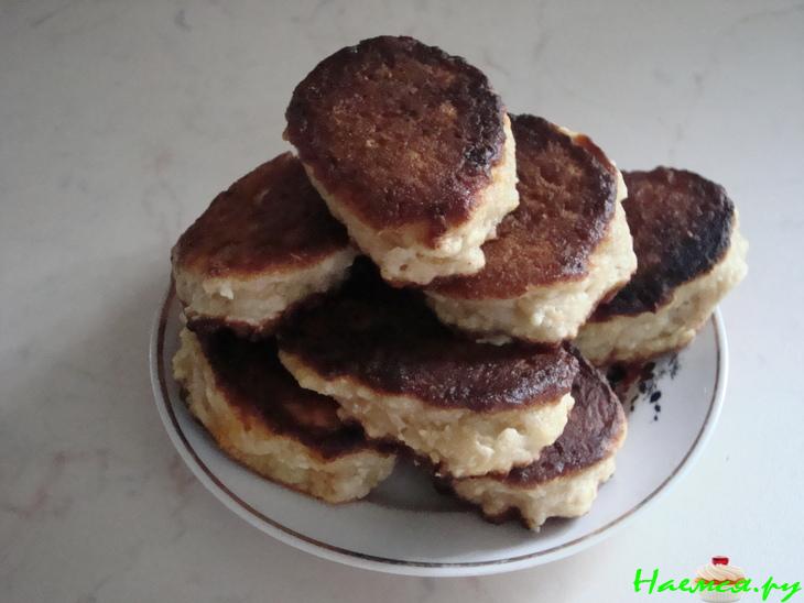 Овсяные сырники с фруктами Овсяные сырники с фруктами