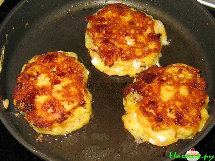 Оладьи из "Домашнего сыра" Оладьи из "Домашнего сыра"