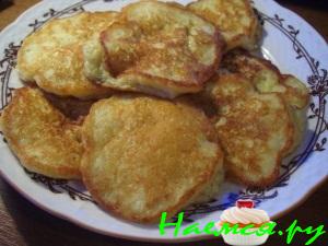 Яблочные оладьи на сметане