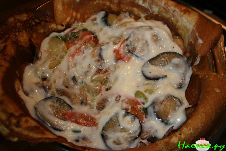 Блинчатый пирог с цуккини, баклажанами и грибами