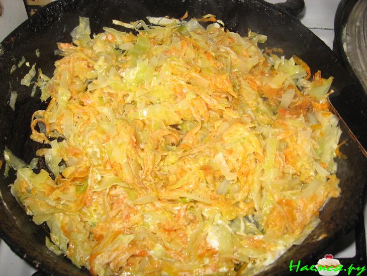 Блинчики картофельные с капустно-морковной начинкой  