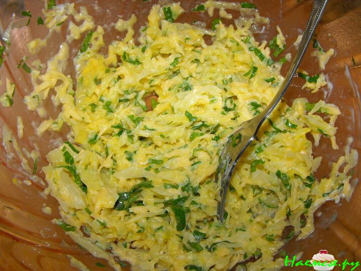 Капустные оладьи с сыром