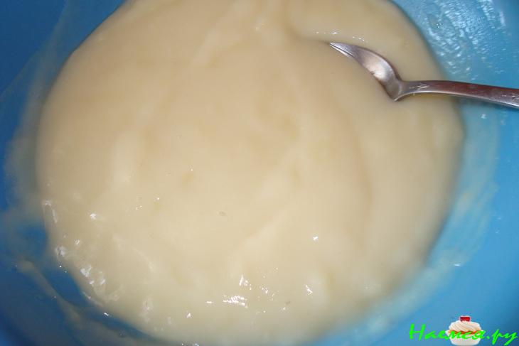 Блины "GLAMOUR" с клубничным соусом, заварным кремом и миндалем