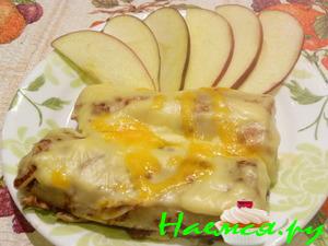 Блины с начинкой под соусом 