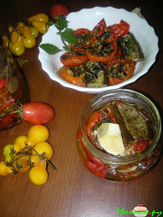 Вяленые помидоры с баклажанами и болгарским перцем