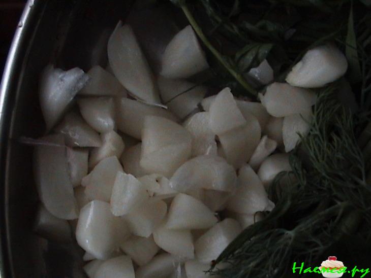 Малосольные огурчики с хреном