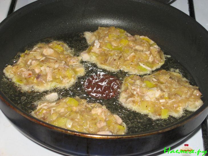Куриные оладьи из окорочков