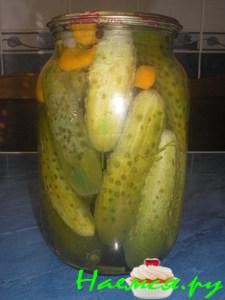 Огурцы с морковкой