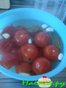 Быстро маринованные помидоры 