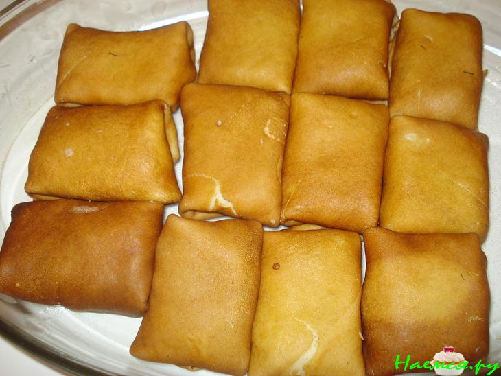 Блинчики с мясной начинкой под сырно-сливочным соусом