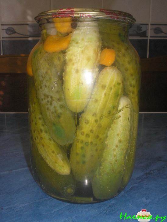 Огурцы с морковкой