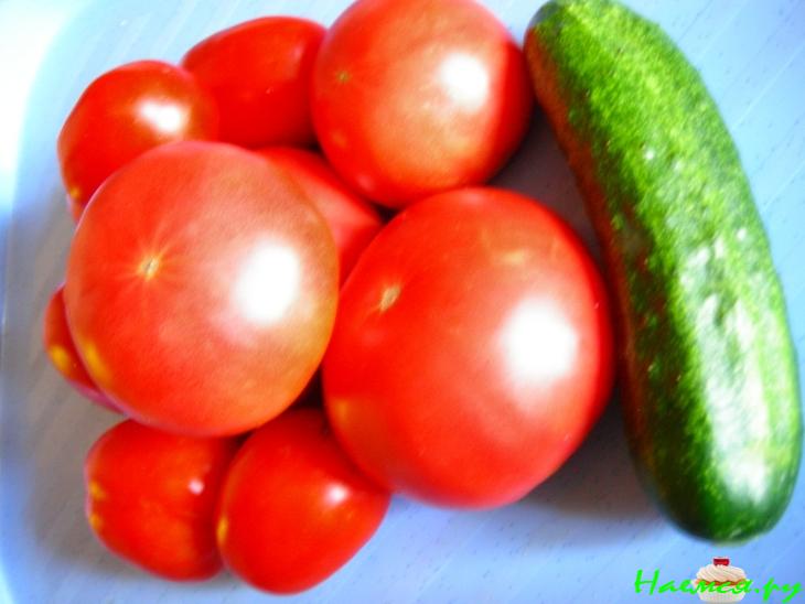 Консервированный салат из помидоров и огурцов