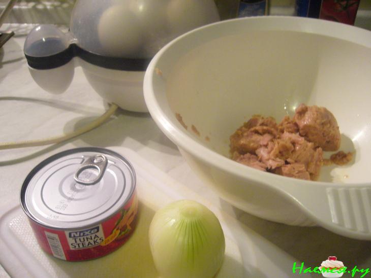 Блинчики с начинкой из тунца и яйца