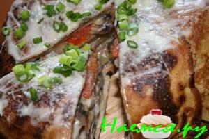 Блинчатый пирог с цуккини, баклажанами и грибами