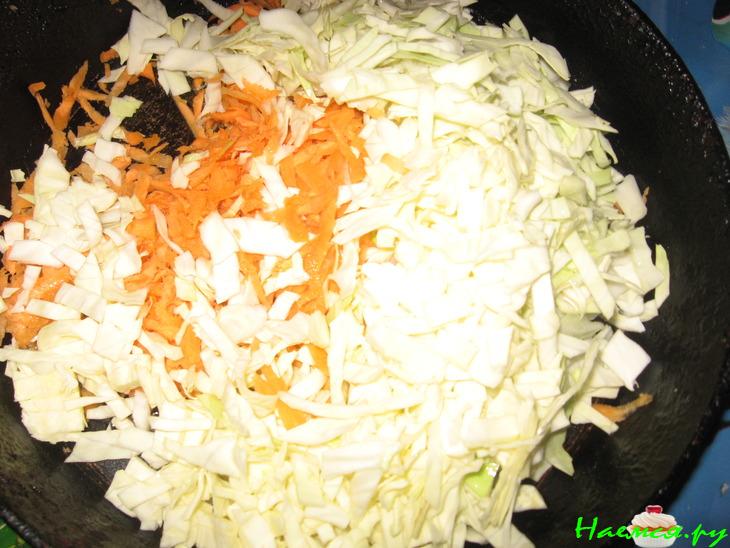 Блинчики картофельные с капустно-морковной начинкой  