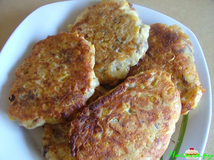 Кукурузные оладьи с мясом и сыром Кукурузные оладьи с мясом и сыром