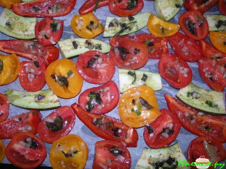 Вяленые помидоры с баклажанами и болгарским перцем