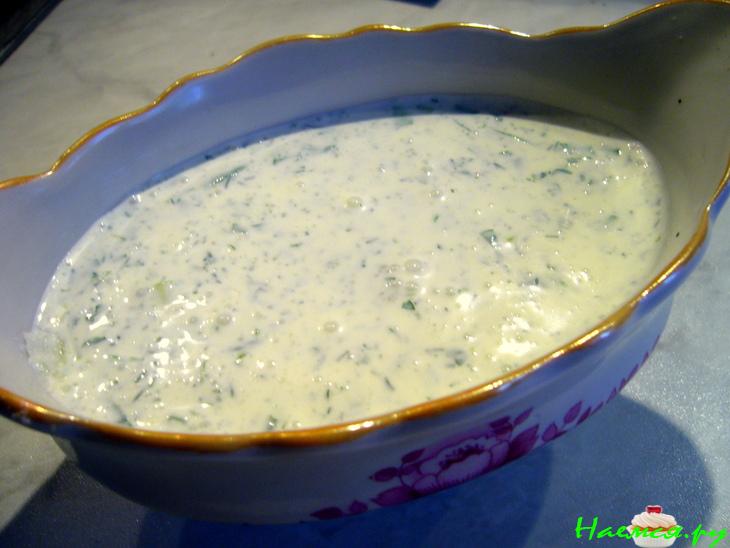 Овощные оладушки к завтраку (и не только) с зеленым сметанным соусом