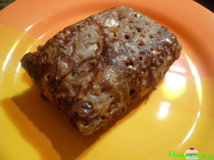 Шоколадные блины с творогом и изюмом