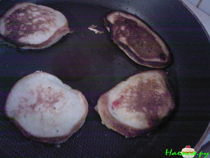 Овсяные оладушки на кефире с яблочком и клюквой