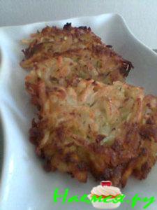 Овощные оладьи с чесноком