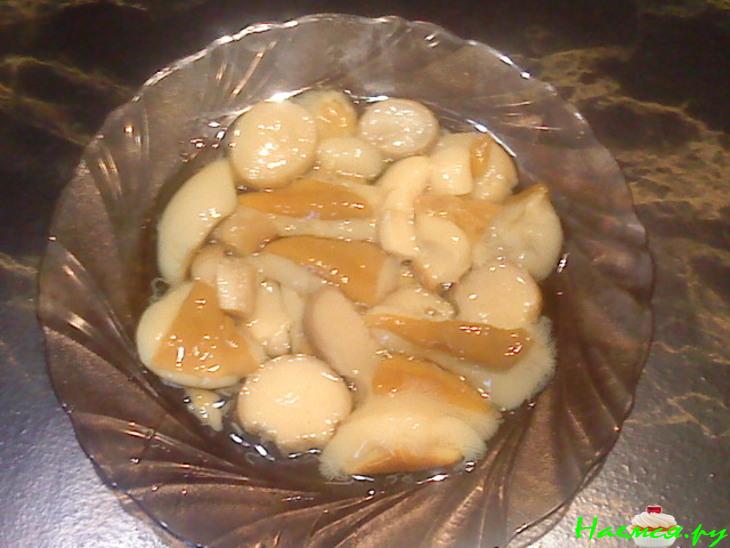 Грибы маринованные (белые)